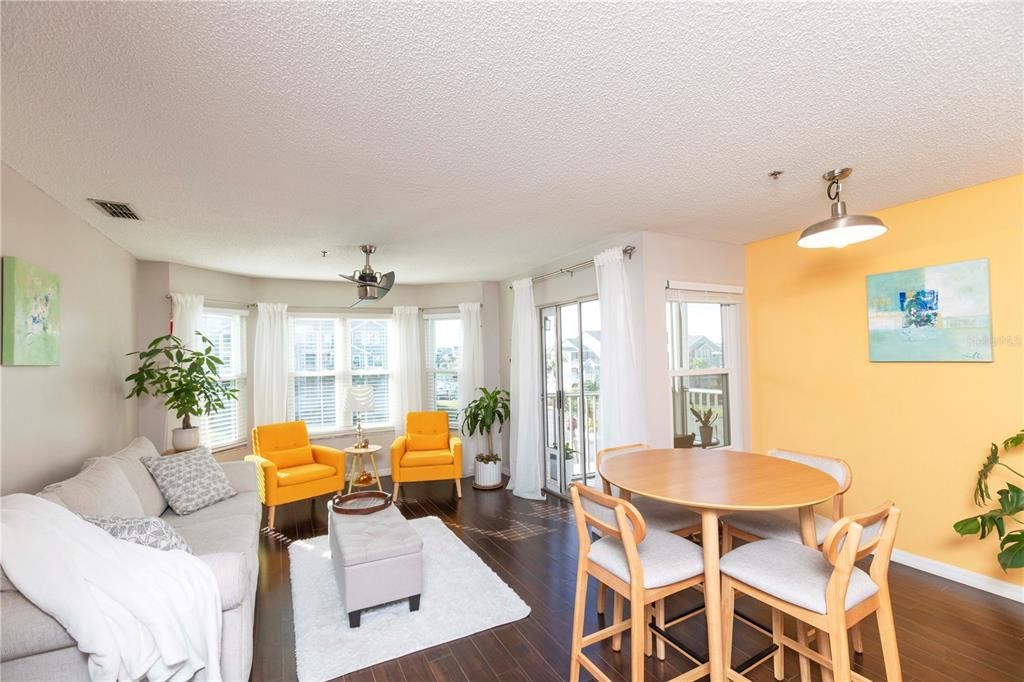 待售: $269,900 (2 贝兹, 2 浴室, 874 平方英尺)