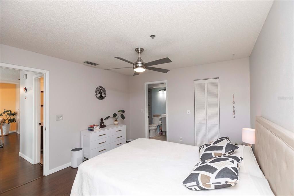 待售: $269,900 (2 贝兹, 2 浴室, 874 平方英尺)