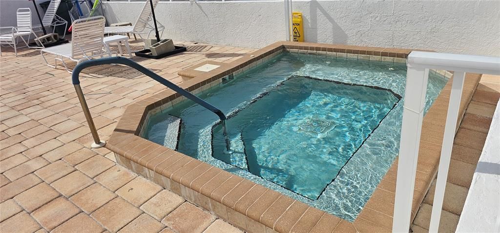 待售: $219,900 (2 贝兹, 2 浴室, 1048 平方英尺)