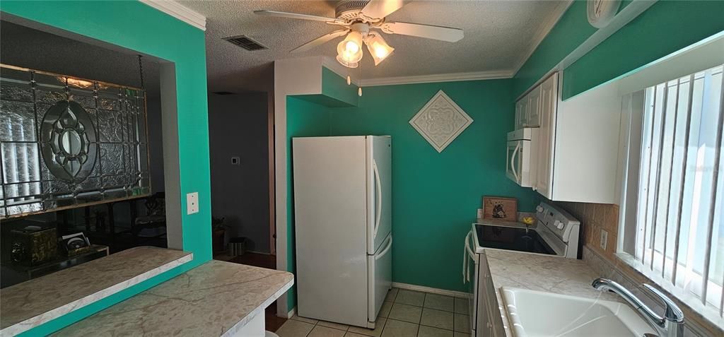 待售: $219,900 (2 贝兹, 2 浴室, 1048 平方英尺)