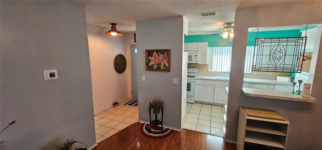 待售: $219,900 (2 贝兹, 2 浴室, 1048 平方英尺)