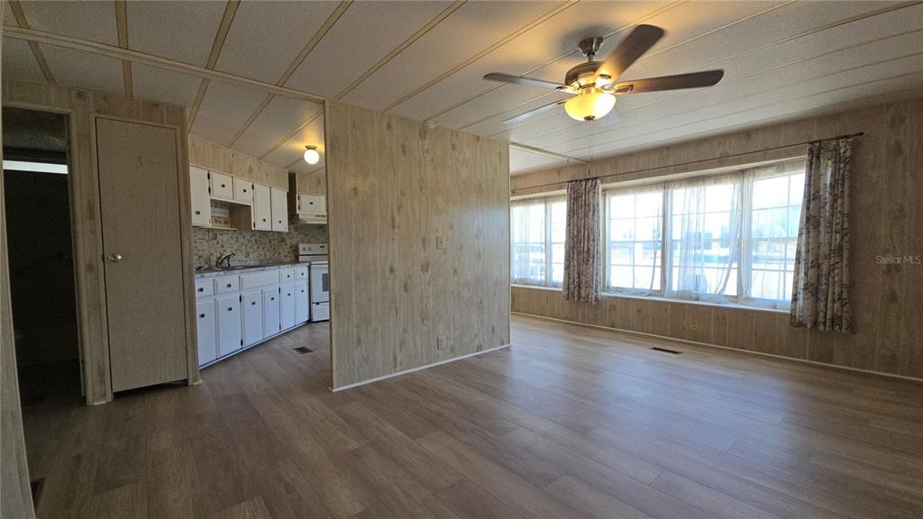 出租: $1,250 (2 贝兹, 1 浴室, 736 平方英尺)