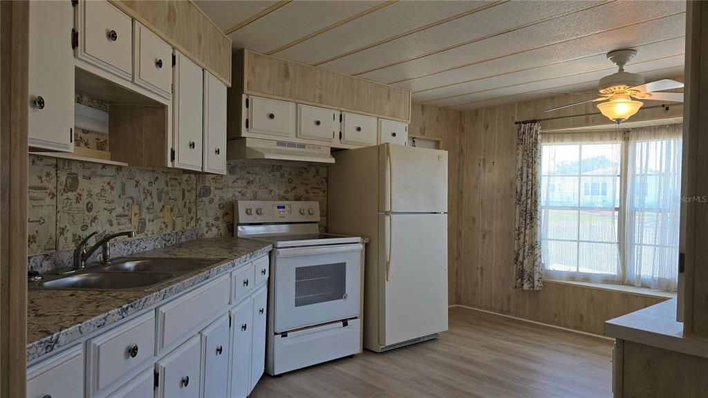 出租: $1,250 (2 贝兹, 1 浴室, 736 平方英尺)