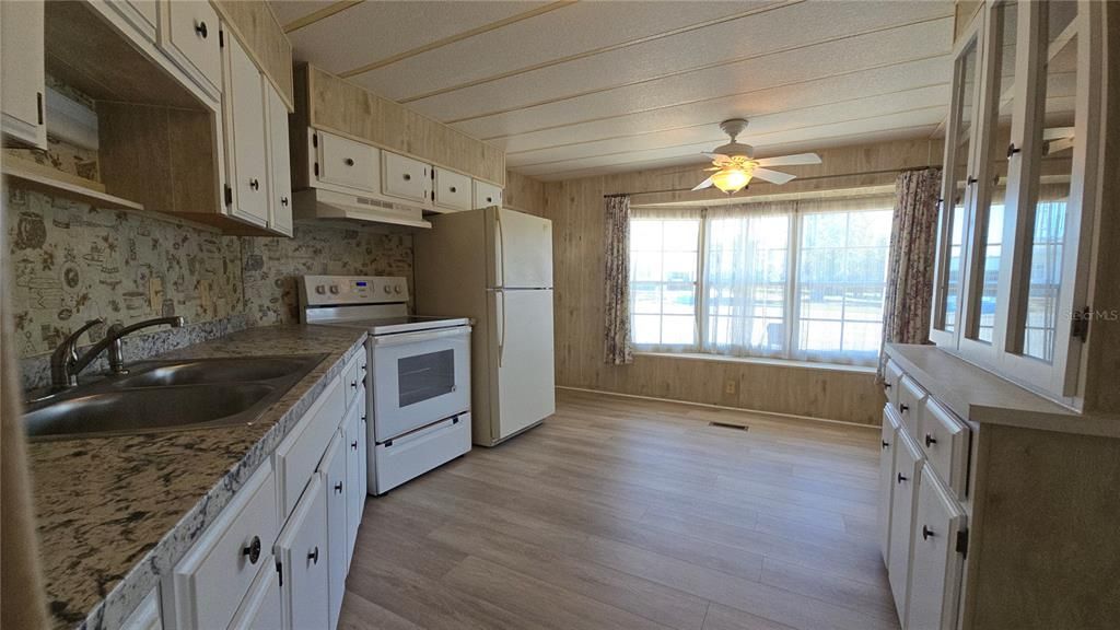 出租: $1,250 (2 贝兹, 1 浴室, 736 平方英尺)