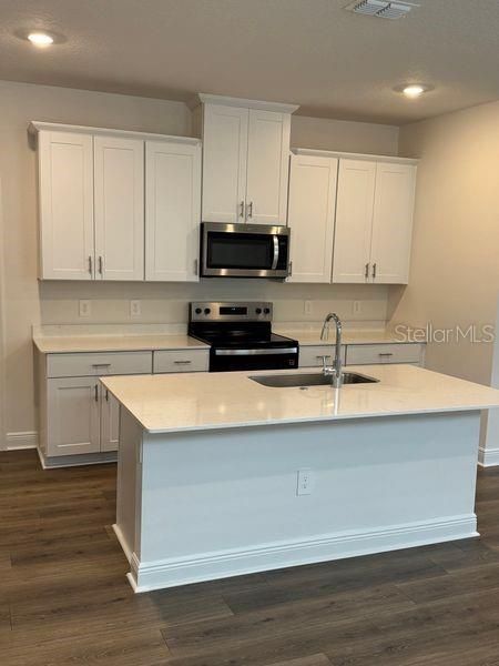 В аренду: $2,700 (4 спален, 2 ванн, 2082 Квадратных фут)