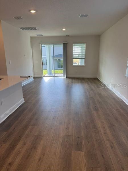 В аренду: $2,700 (4 спален, 2 ванн, 2082 Квадратных фут)