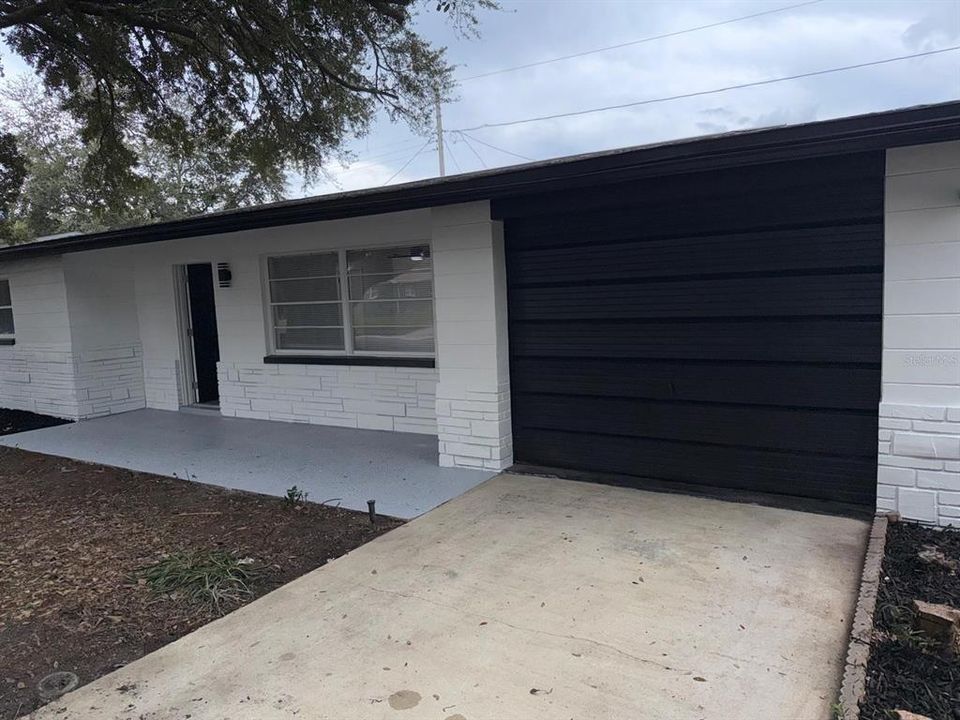 Activo con contrato: $320,000 (4 camas, 2 baños, 1428 Pies cuadrados)