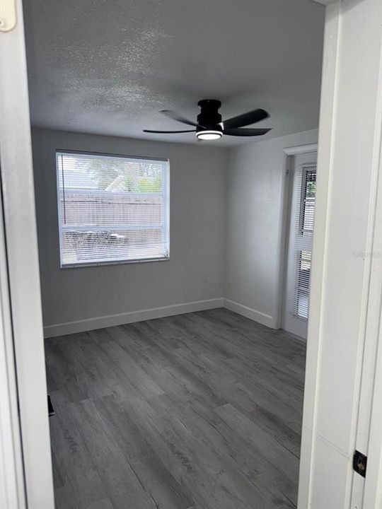 Activo con contrato: $320,000 (4 camas, 2 baños, 1428 Pies cuadrados)