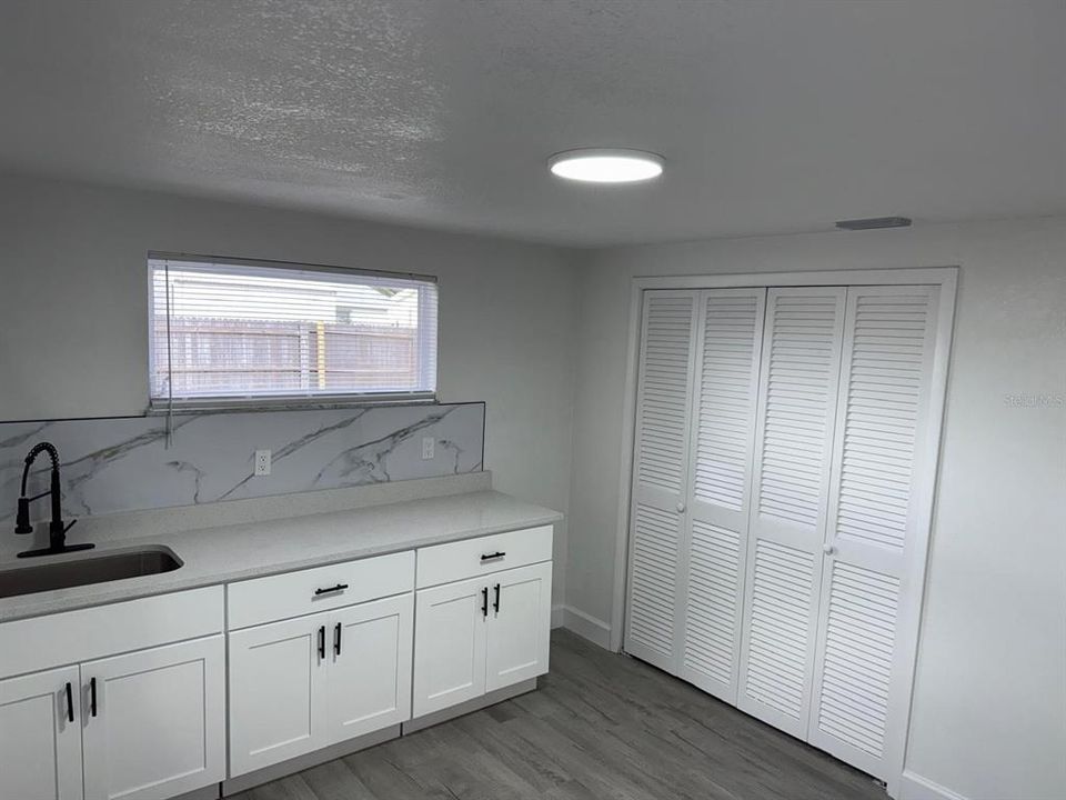 Activo con contrato: $320,000 (4 camas, 2 baños, 1428 Pies cuadrados)