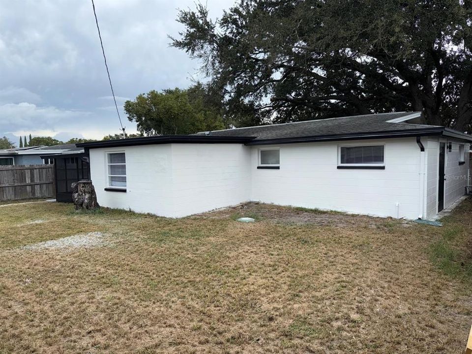 Activo con contrato: $320,000 (4 camas, 2 baños, 1428 Pies cuadrados)