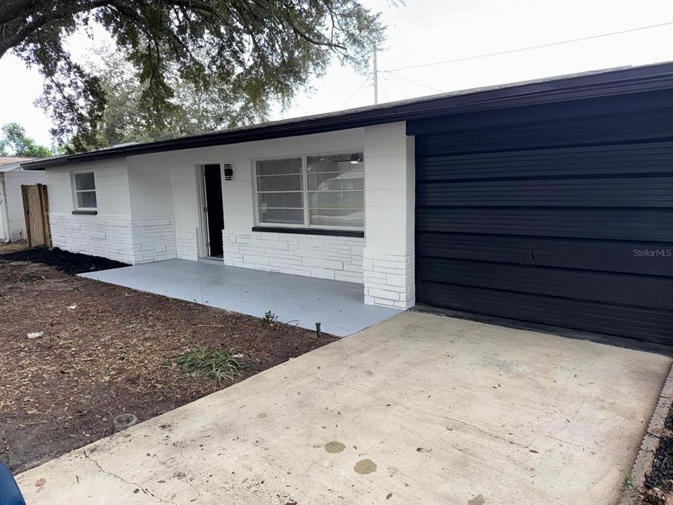 Activo con contrato: $320,000 (4 camas, 2 baños, 1428 Pies cuadrados)