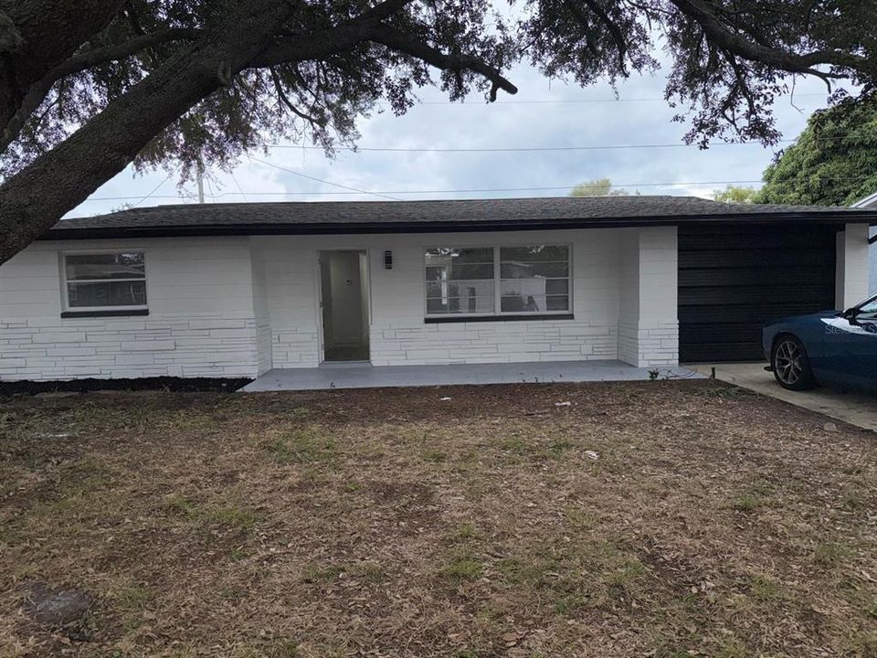 Activo con contrato: $320,000 (4 camas, 2 baños, 1428 Pies cuadrados)