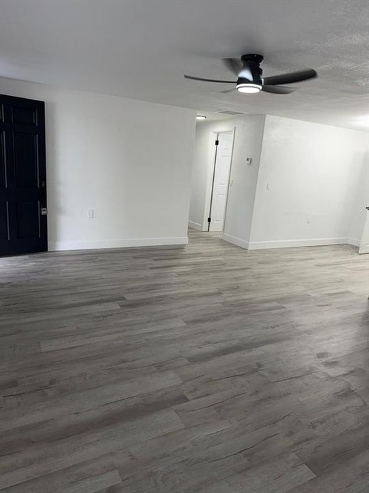 Activo con contrato: $320,000 (4 camas, 2 baños, 1428 Pies cuadrados)