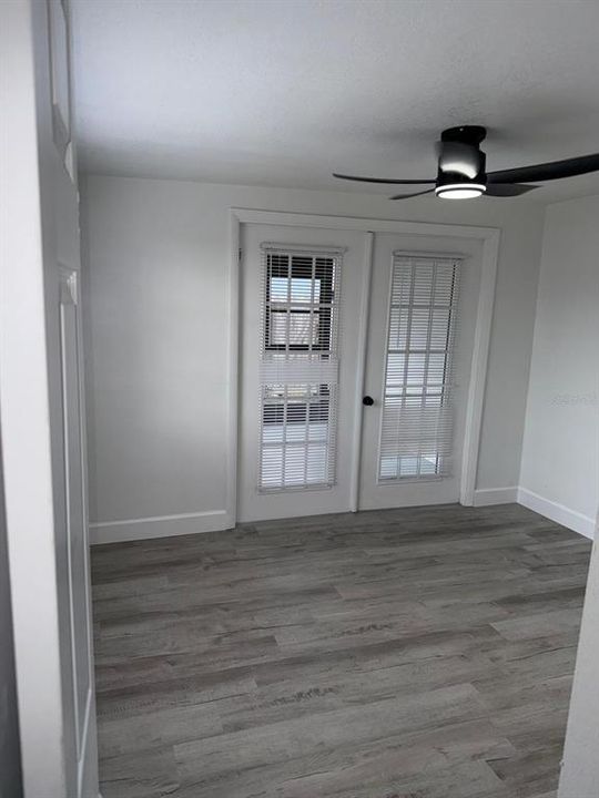 Activo con contrato: $320,000 (4 camas, 2 baños, 1428 Pies cuadrados)