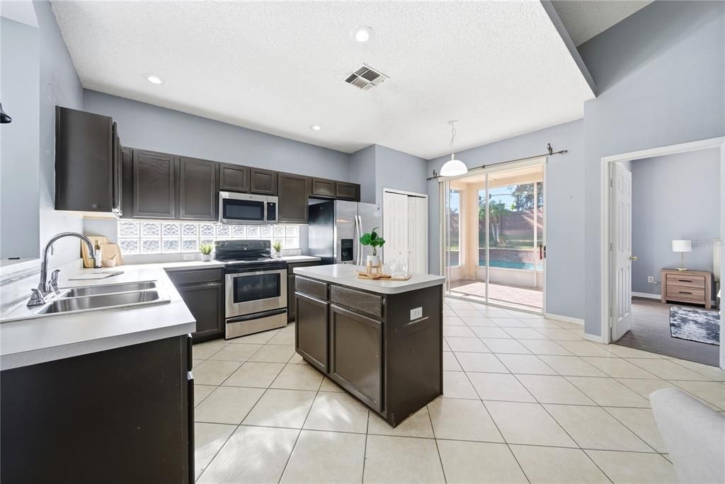 For Sale: $399,000 (3 beds, 2 baths, 1592 Square Feet)