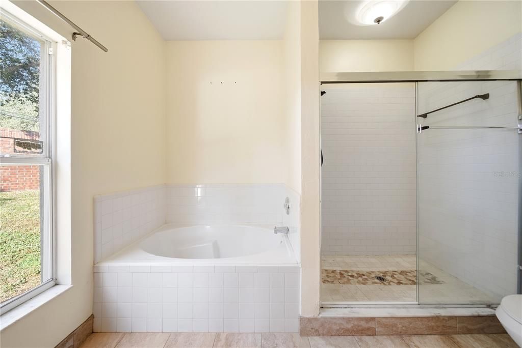 For Sale: $399,000 (3 beds, 2 baths, 1592 Square Feet)