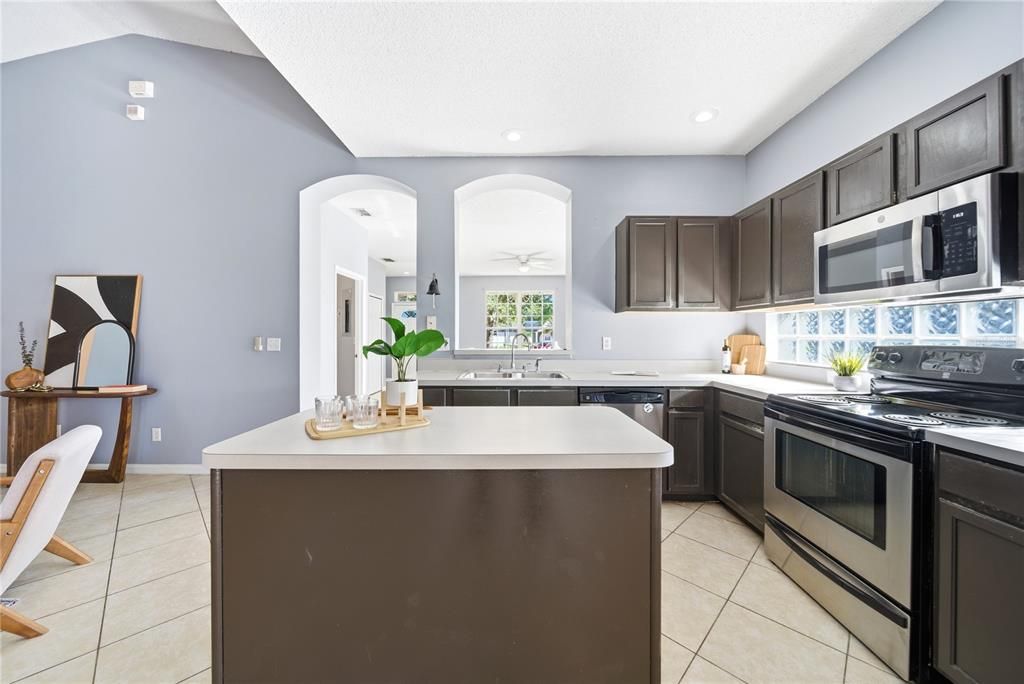 For Sale: $399,000 (3 beds, 2 baths, 1592 Square Feet)