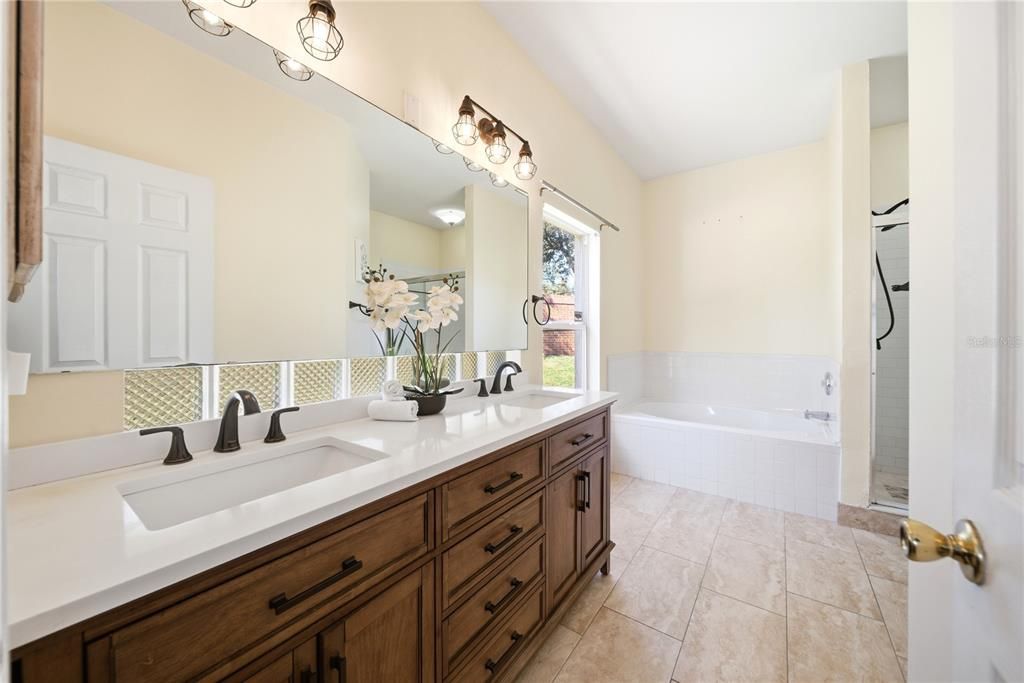 For Sale: $399,000 (3 beds, 2 baths, 1592 Square Feet)