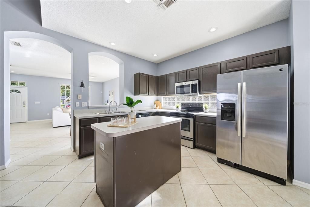 For Sale: $399,000 (3 beds, 2 baths, 1592 Square Feet)