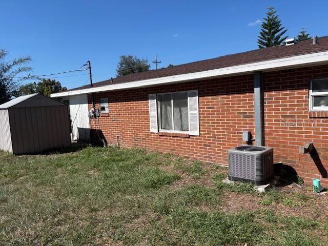 合同活跃: $160,000 (3 贝兹, 1 浴室, 1064 平方英尺)