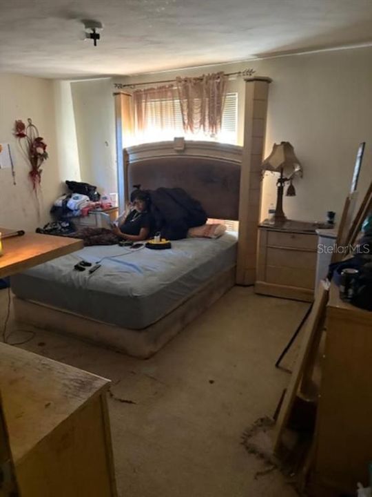 合同活跃: $160,000 (3 贝兹, 1 浴室, 1064 平方英尺)