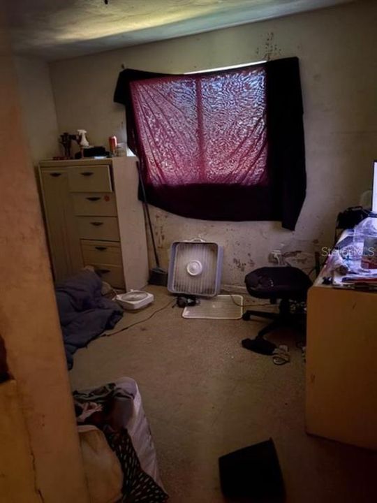 合同活跃: $160,000 (3 贝兹, 1 浴室, 1064 平方英尺)