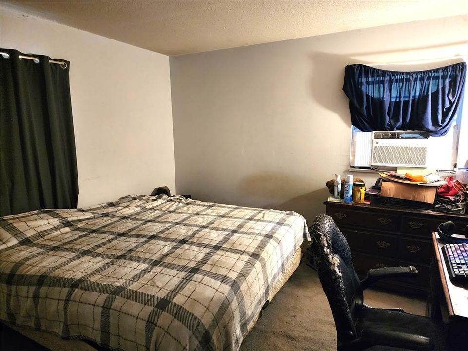 合同活跃: $125,000 (2 贝兹, 1 浴室, 912 平方英尺)