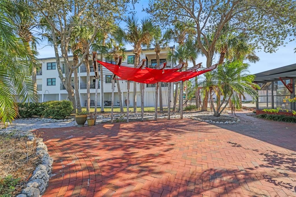 На продажу: $1,100,000 (0.21 acres)