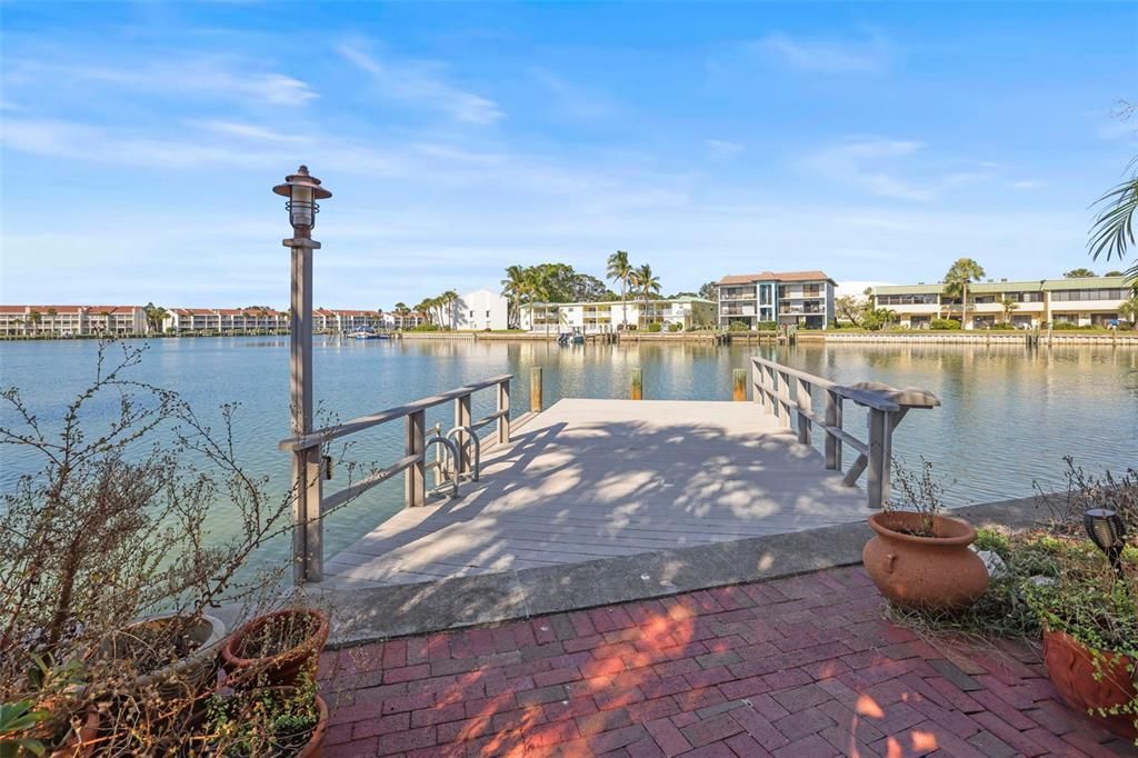 На продажу: $1,100,000 (0.21 acres)