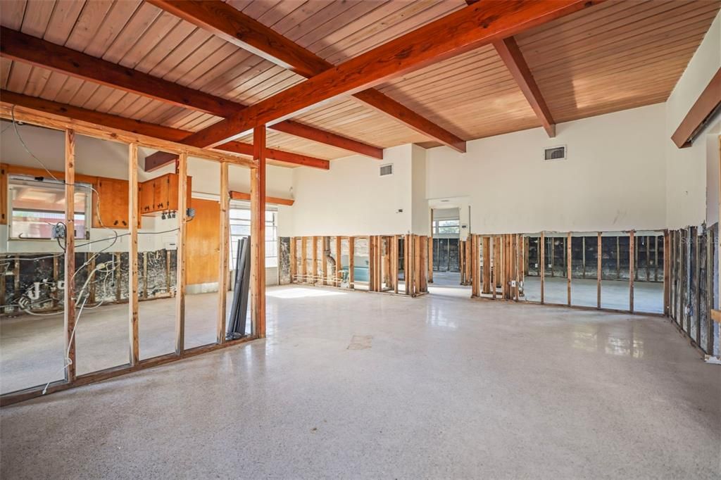 На продажу: $1,100,000 (0.21 acres)