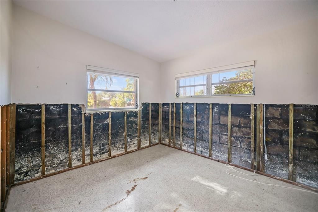 На продажу: $1,100,000 (0.21 acres)