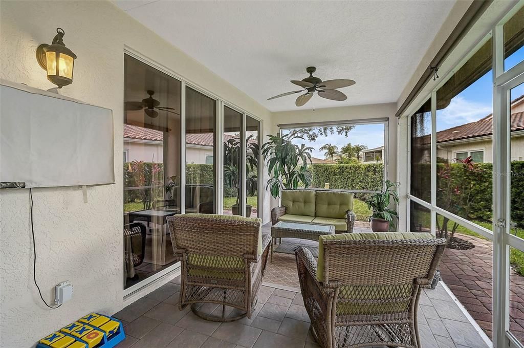 En Venta: $415,900 (3 camas, 2 baños, 1561 Pies cuadrados)