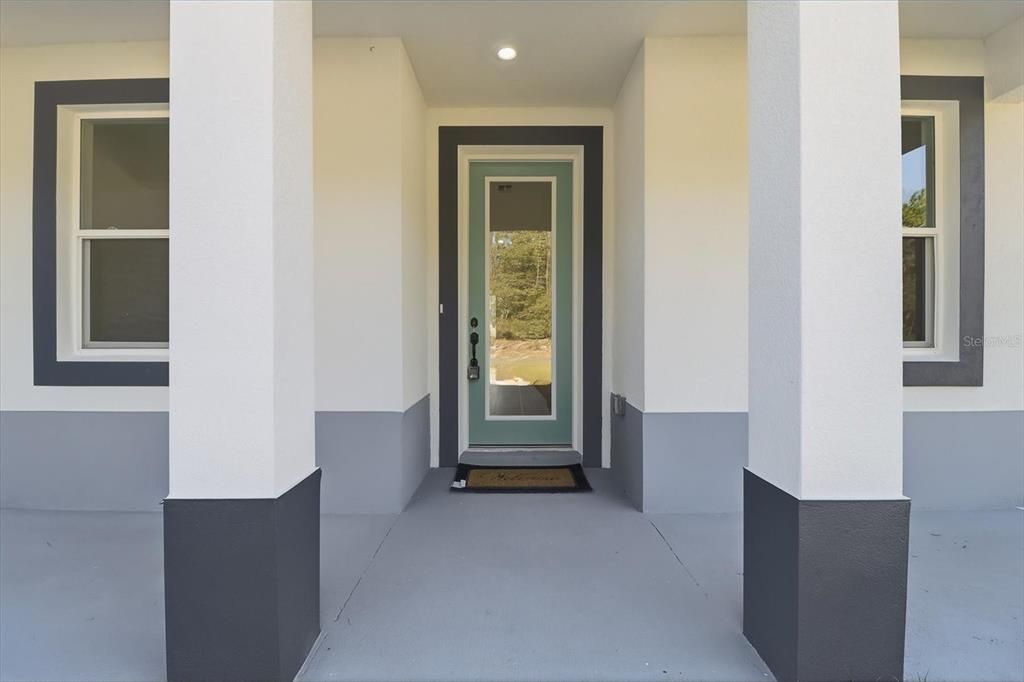 合同活跃: $299,000 (4 贝兹, 2 浴室, 1643 平方英尺)