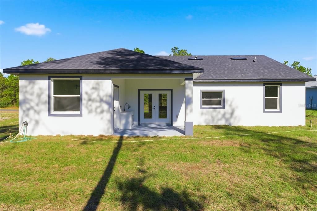 合同活跃: $299,000 (4 贝兹, 2 浴室, 1643 平方英尺)