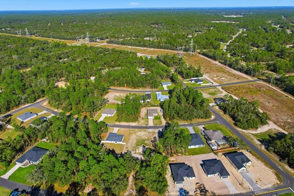 合同活跃: $299,000 (4 贝兹, 2 浴室, 1643 平方英尺)