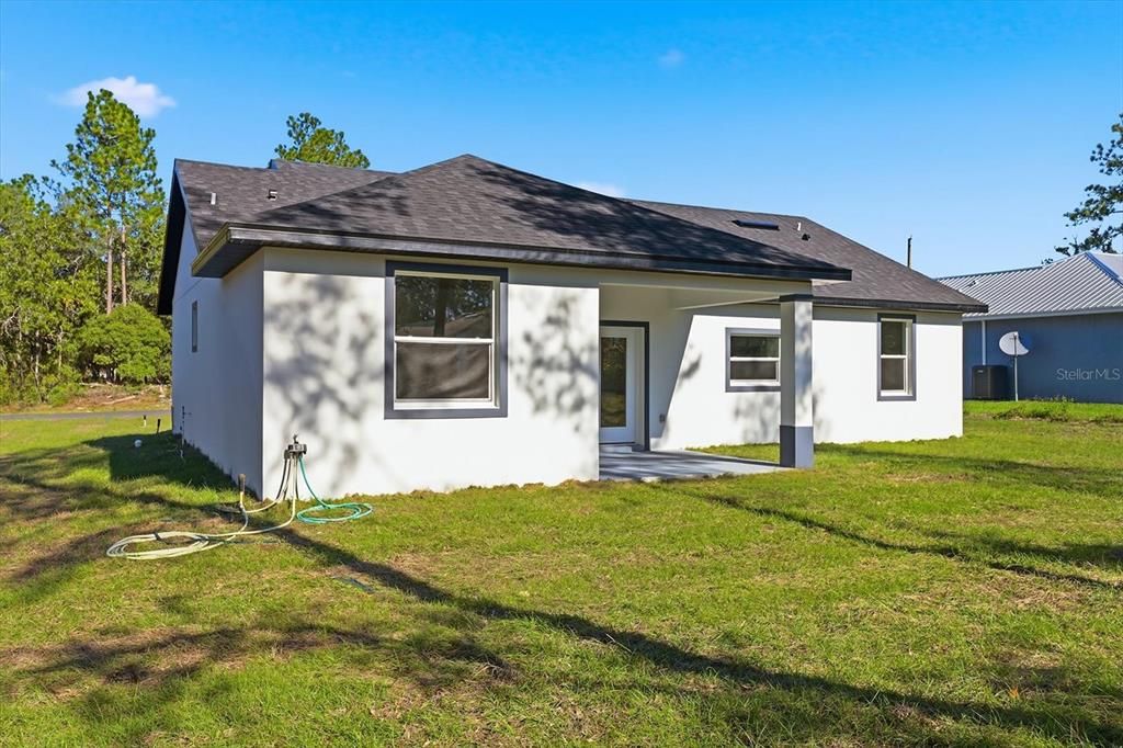 合同活跃: $299,000 (4 贝兹, 2 浴室, 1643 平方英尺)