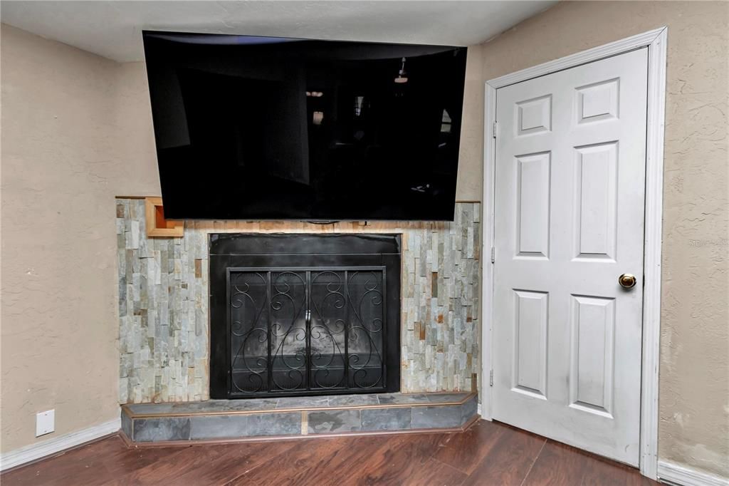 For Sale: $185,000 (4 beds, 3 baths, 2000 Square Feet)