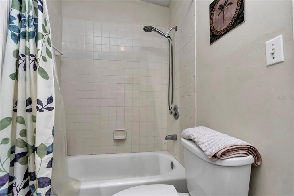 For Sale: $185,000 (4 beds, 3 baths, 2000 Square Feet)