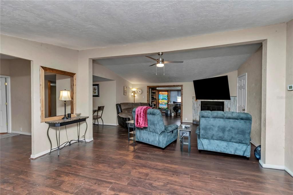 For Sale: $185,000 (4 beds, 3 baths, 2000 Square Feet)