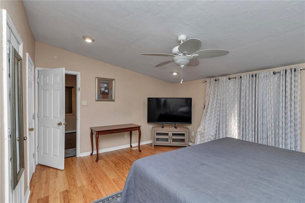 For Sale: $185,000 (4 beds, 3 baths, 2000 Square Feet)