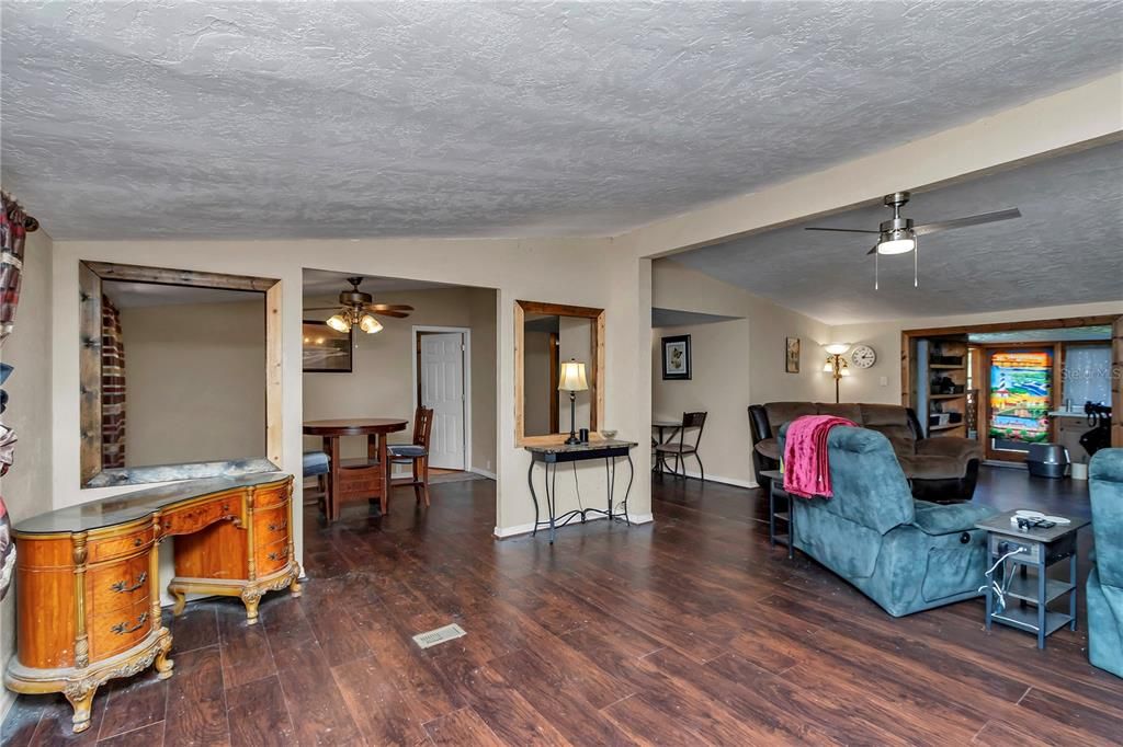 For Sale: $185,000 (4 beds, 3 baths, 2000 Square Feet)