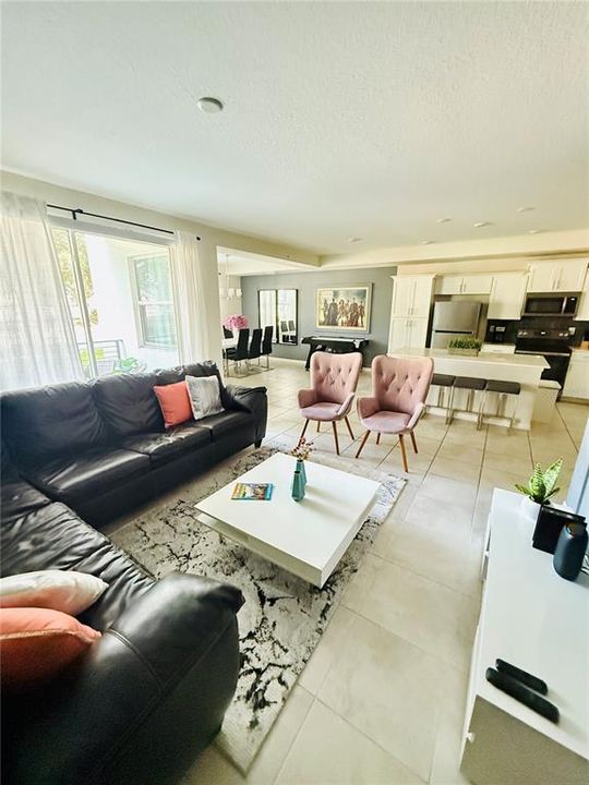 For Sale: $325,000 (2 beds, 2 baths, 1196 Square Feet)