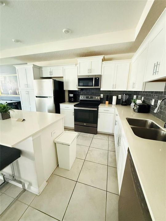 For Sale: $325,000 (2 beds, 2 baths, 1196 Square Feet)