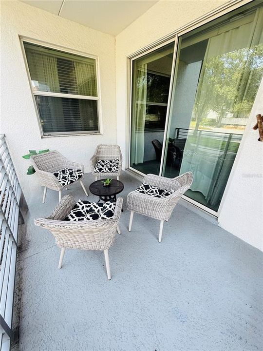 For Sale: $325,000 (2 beds, 2 baths, 1196 Square Feet)