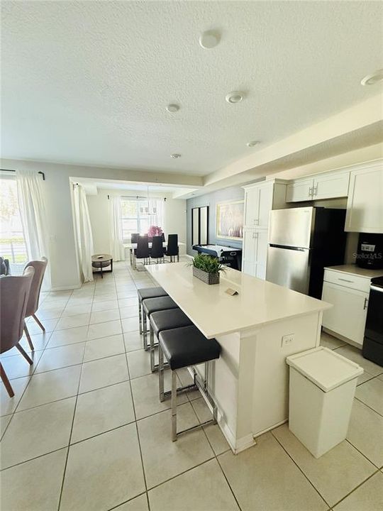 For Sale: $325,000 (2 beds, 2 baths, 1196 Square Feet)