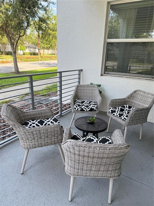 For Sale: $325,000 (2 beds, 2 baths, 1196 Square Feet)