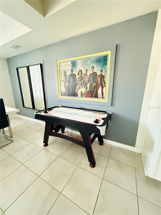 For Sale: $325,000 (2 beds, 2 baths, 1196 Square Feet)