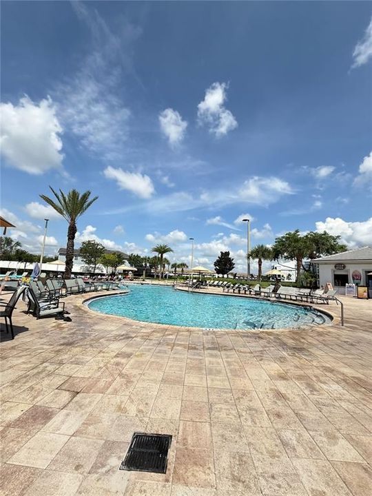 For Sale: $325,000 (2 beds, 2 baths, 1196 Square Feet)