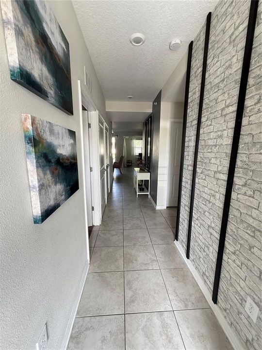 For Sale: $325,000 (2 beds, 2 baths, 1196 Square Feet)