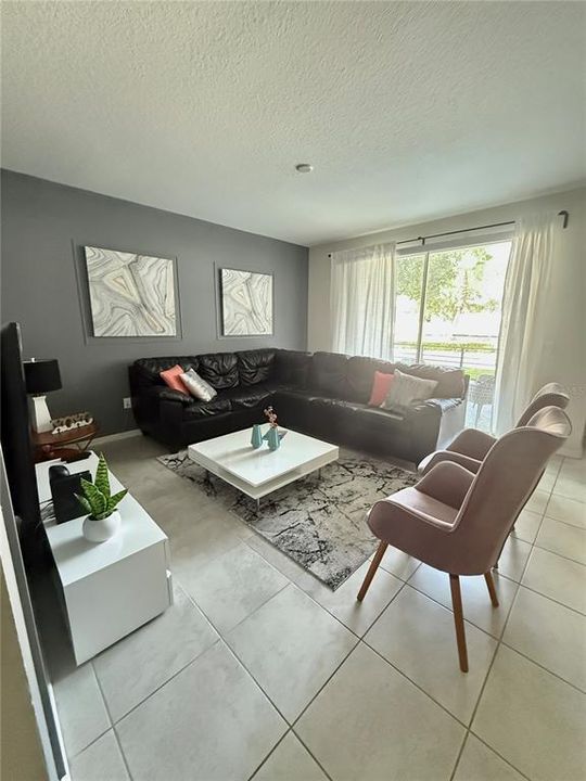 For Sale: $325,000 (2 beds, 2 baths, 1196 Square Feet)